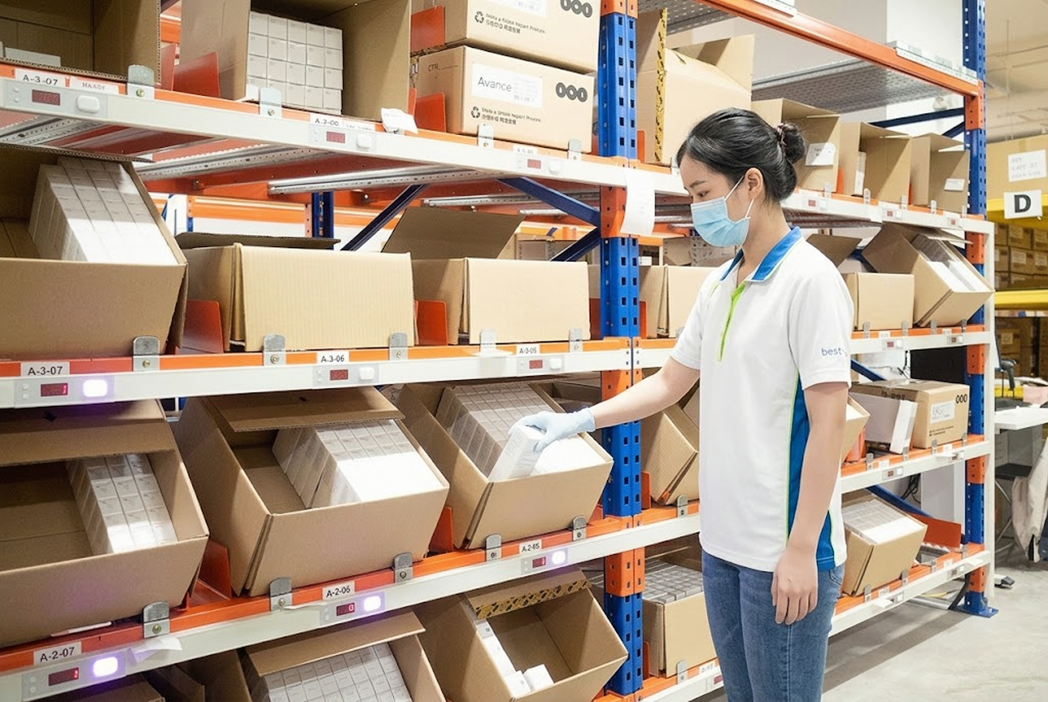 How to Choose a Professional Cosmetics Distributor: Key Factors for Long-Term Brand Growth